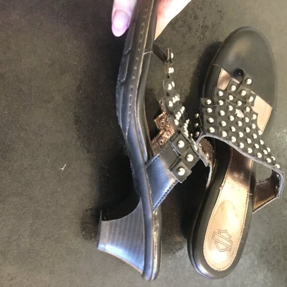 Harley Davidson thong sandals studded size is about a 9 to a 9.5  black - Picture 6 of 6